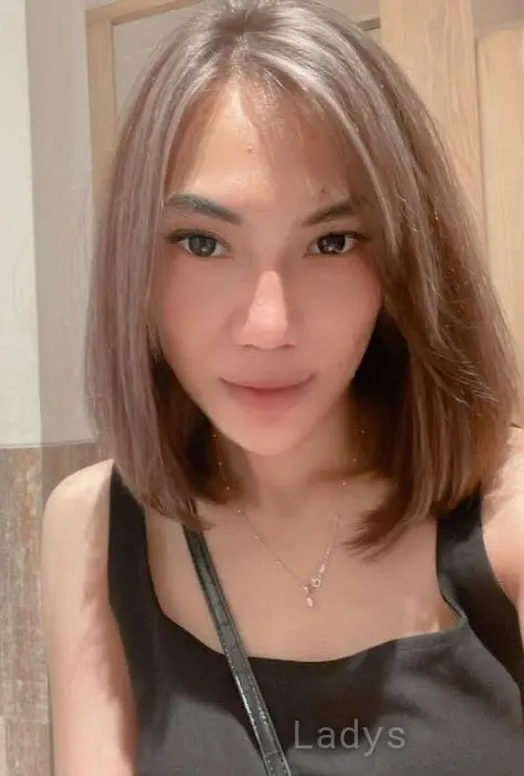 Celine, 24 years beautiful nude Bali escorts girl, height 163 sm, Weight 55 kg