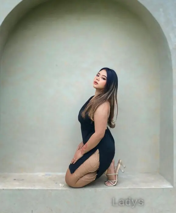 Cindy, 23 years beautiful nude Bali escorts girl, height 160 sm, Weight 55 kg