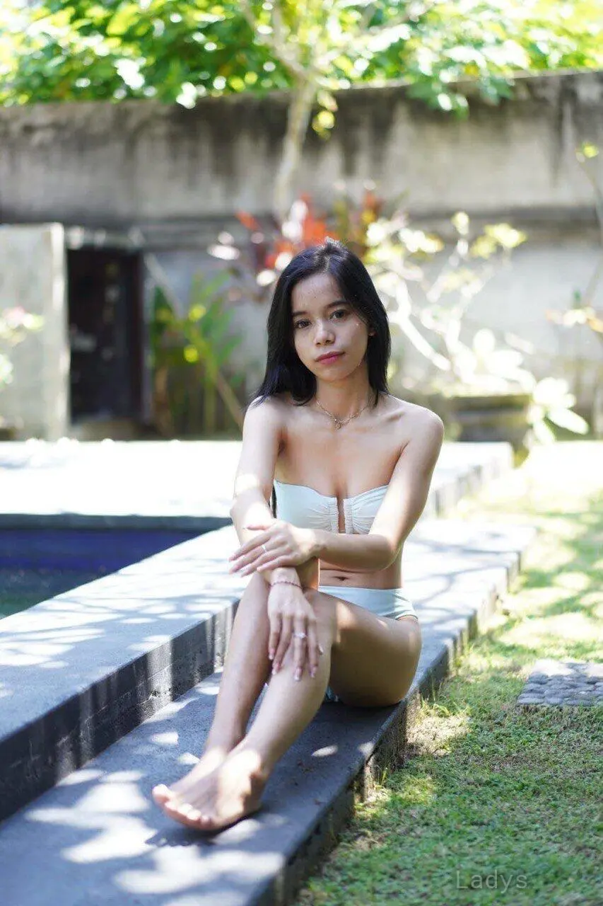 Dira, 20 years beautiful nude Bali escorts girl, height 165 sm, Weight  kg