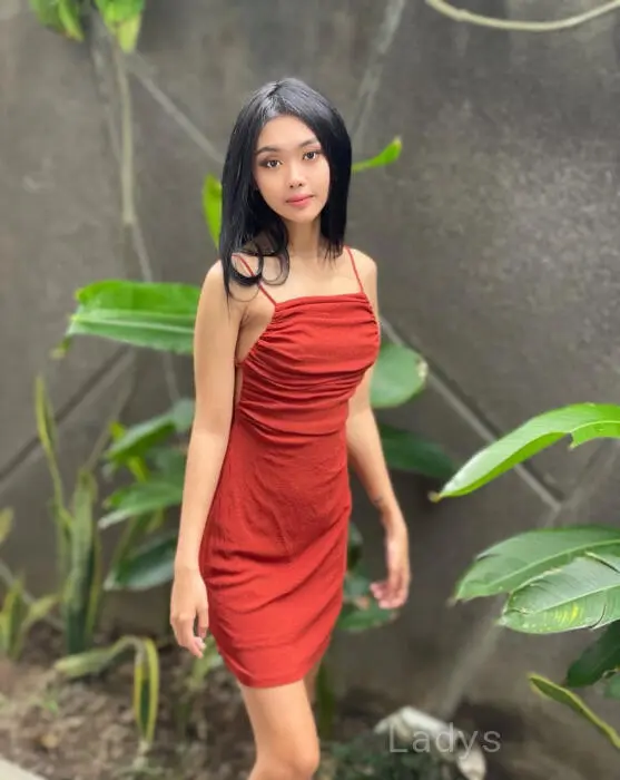 Elvira, 20 years beautiful nude Bali escorts girl, height 155 sm, Weight 50 kg