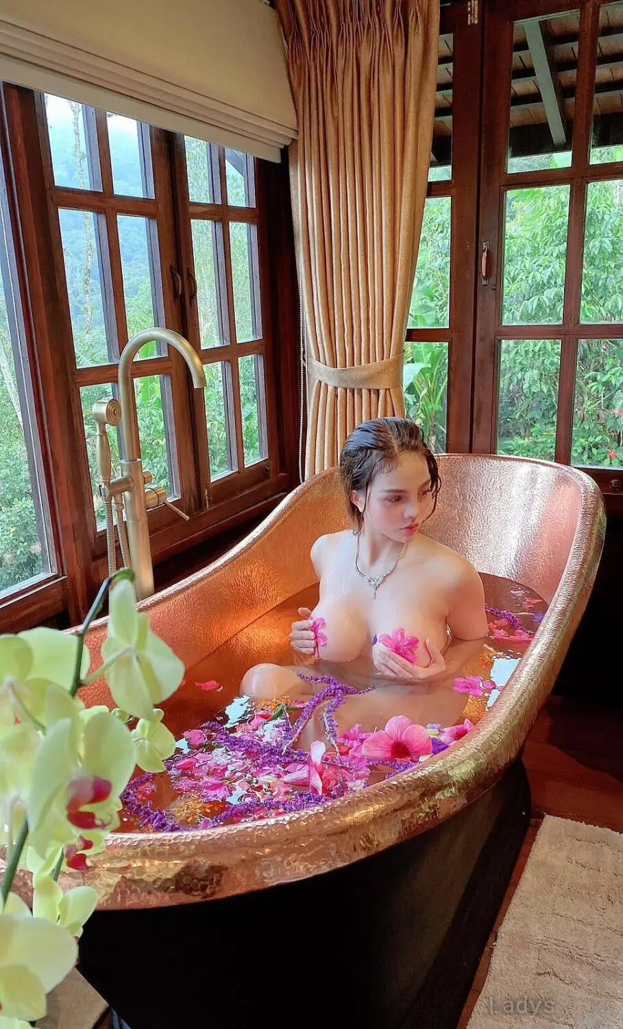 Fancy, 23 years beautiful nude Bali escorts girl, height 167 sm, Weight  kg