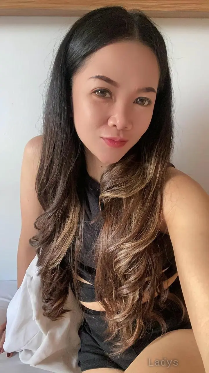 Febry, 22 years beautiful nude Bali escorts girl, height 160 sm, Weight  kg
