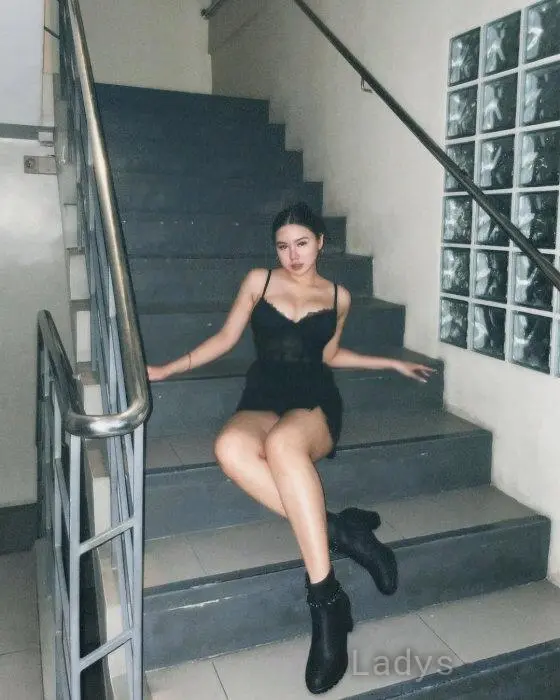 Intan, 25 years beautiful nude Bali escorts girl, height 168 sm, Weight 54 kg