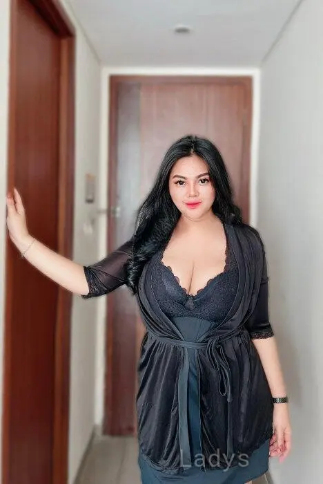Kayla, 24 years beautiful nude Bali escorts girl, height 165 sm, Weight 62 kg