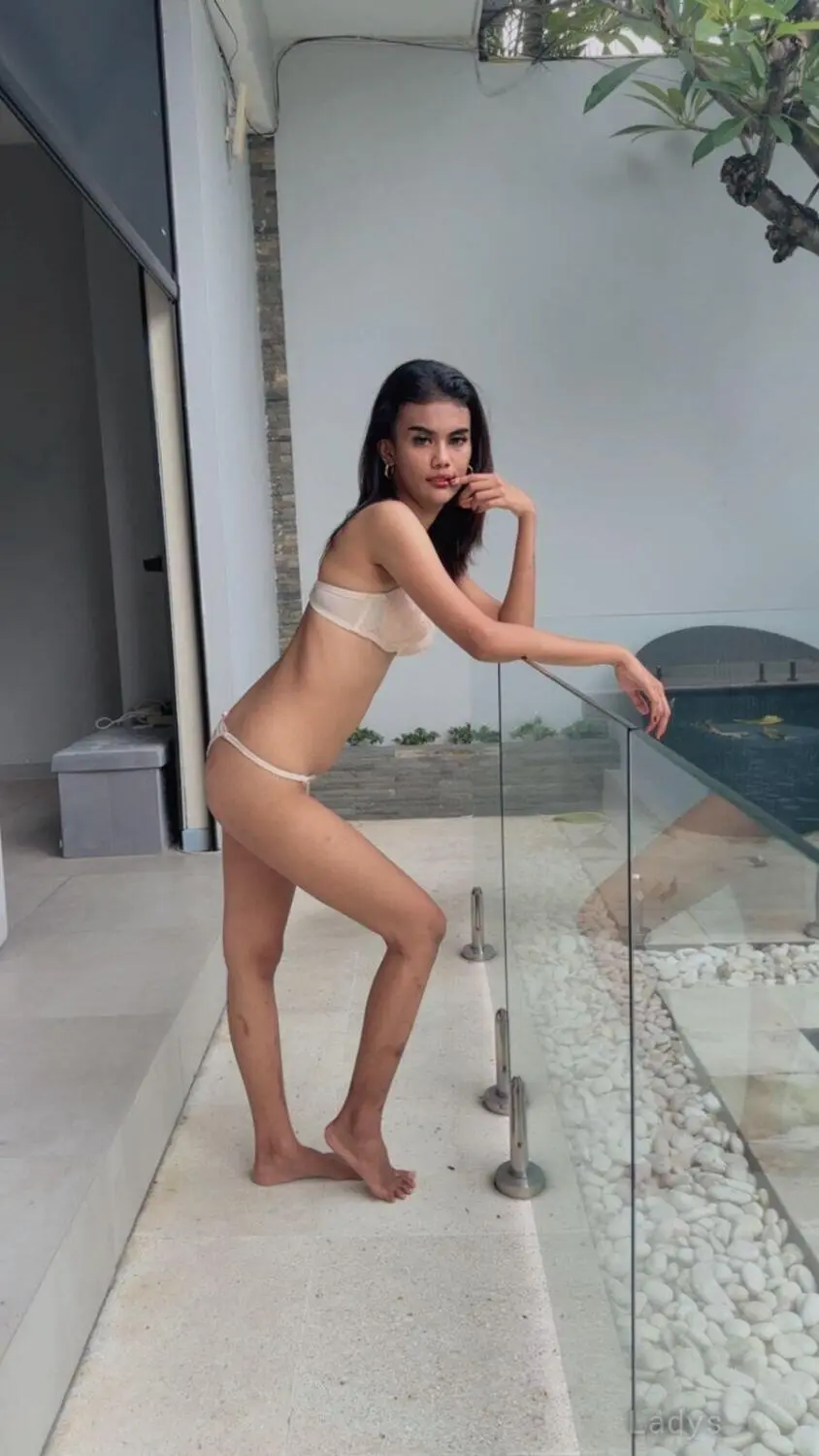 Lucy, 21 years beautiful nude Bali escorts girl, height 170 sm, Weight  kg