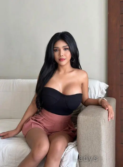Nia, 21 years beautiful nude Bali escorts girl, height 165 sm, Weight 45 kg