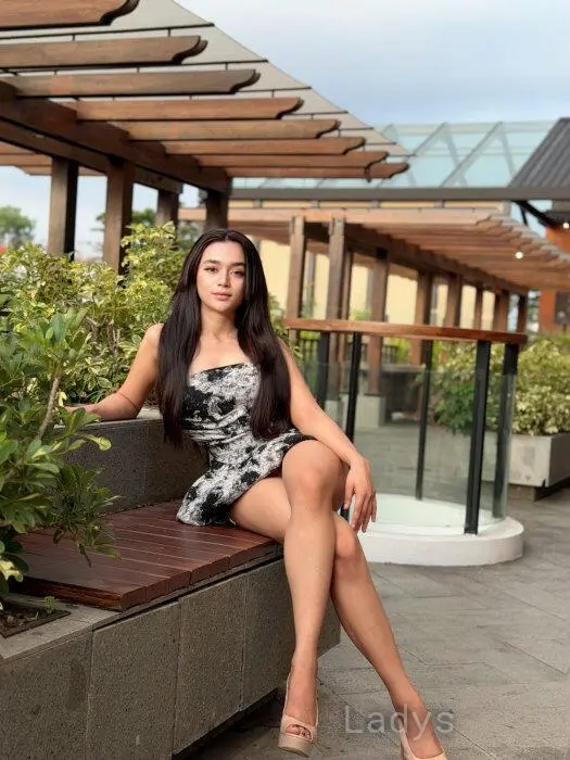 Sanly Amora, 20 years beautiful nude Bali escorts girl, height 155 sm, Weight 45 kg