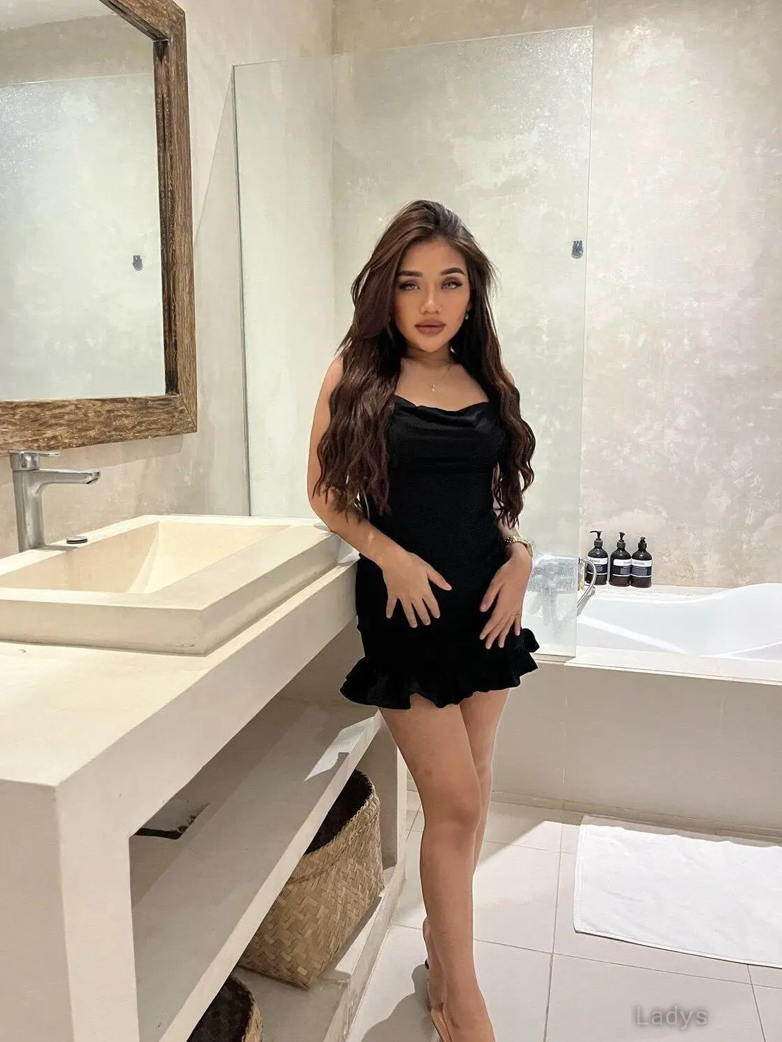 Viola, 21 years beautiful nude Bali escorts girl, height 160 sm, Weight  kg