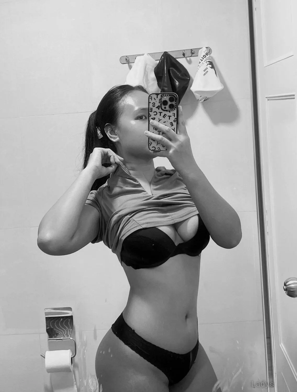Yuna, 24 years beautiful nude Bali escorts girl, height 168 sm, Weight kg