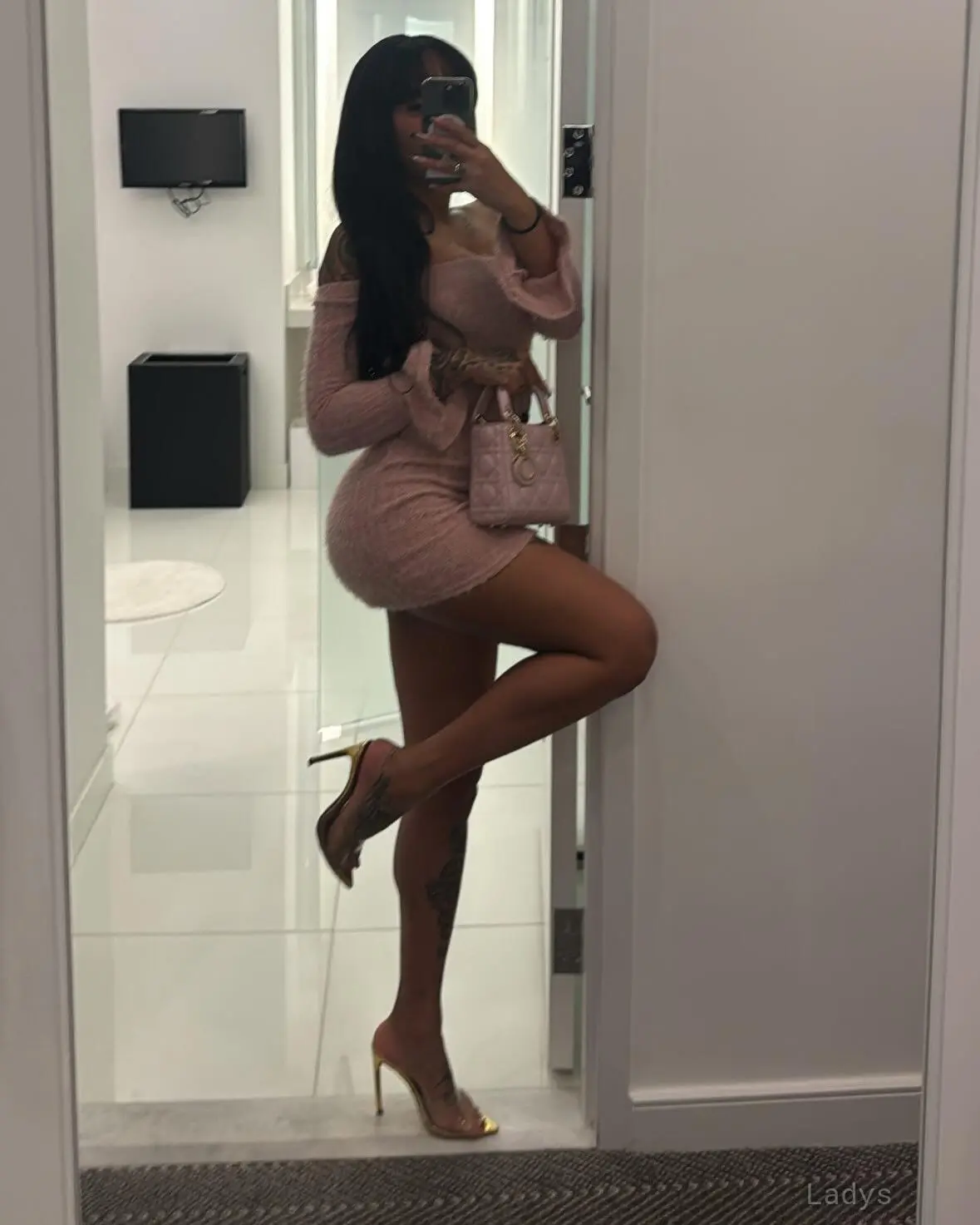 Naked Hula Dancer, 30 years old Baltimore escort girl with big tits, height 157 sm, Weight 50 kg