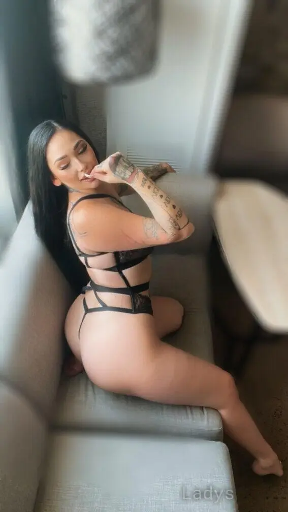 Cassie, 26 years beautiful nude Baltimore escorts girl, height 155 sm, Weight 57 kg