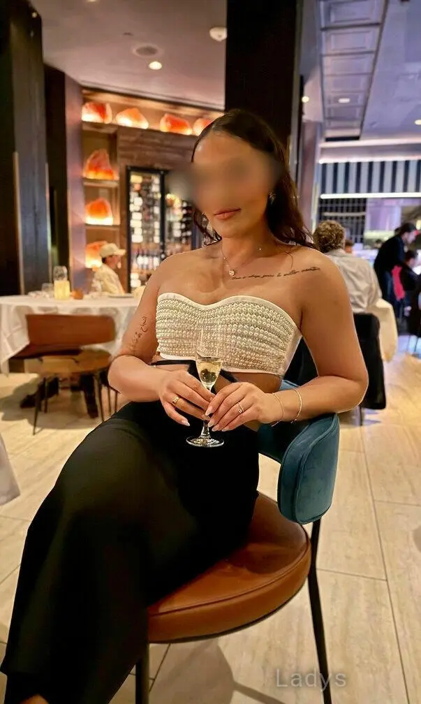Cleo in BWI, 25 years beautiful nude Baltimore escorts girl, height 146 sm, Weight 69 kg