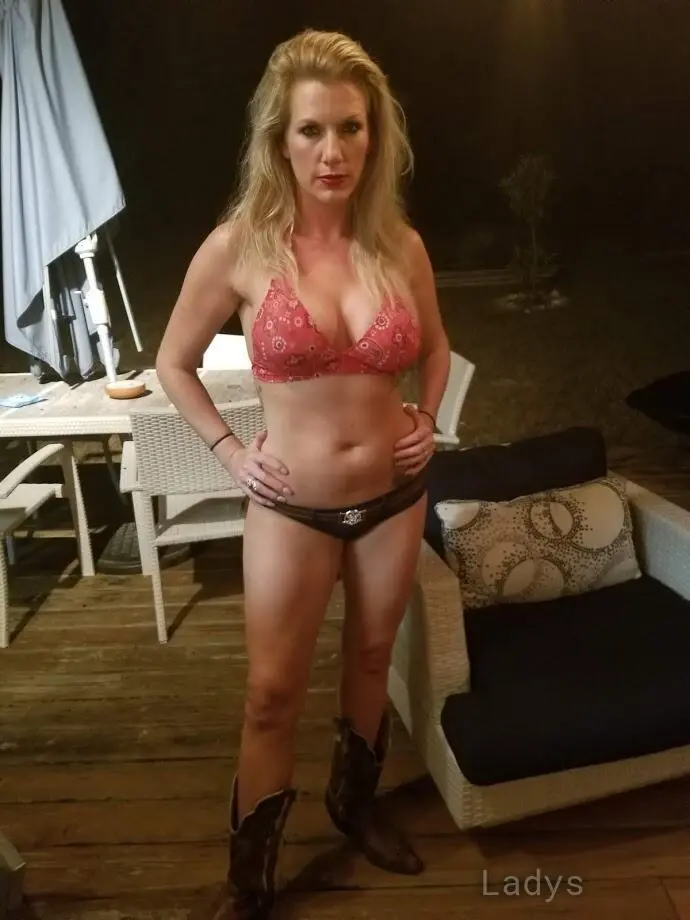 Flirty Nola, 39 years beautiful nude Baltimore escorts girl, height 170 sm, Weight 61 kg