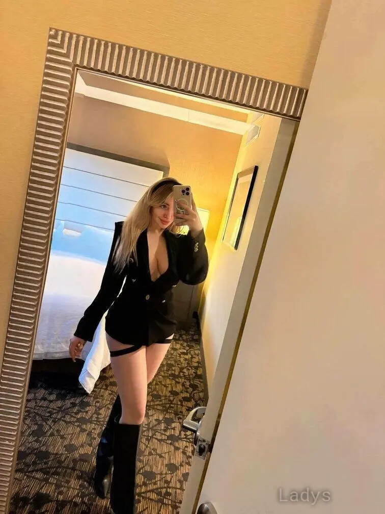 Vicky, 21 years beautiful nude Baltimore escorts girl, height 160 sm, Weight 50 kg