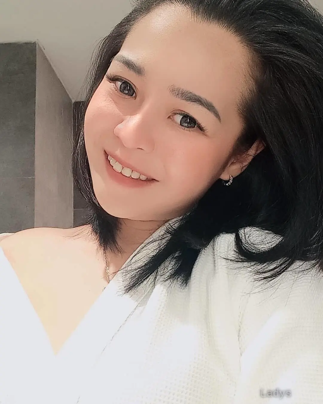 DAVINA, 26 years old Bandung escort girl with big tits, height 165 sm, Weight  kg