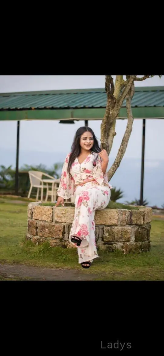 Annabel, 21 years old Bangalore escort girl with big tits, height 154 sm, Weight kg