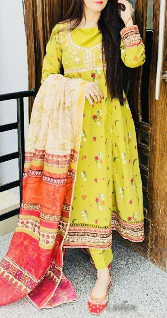 Bruna, 24 years old Bangalore escort girl with big tits, height 162 sm, Weight  kg