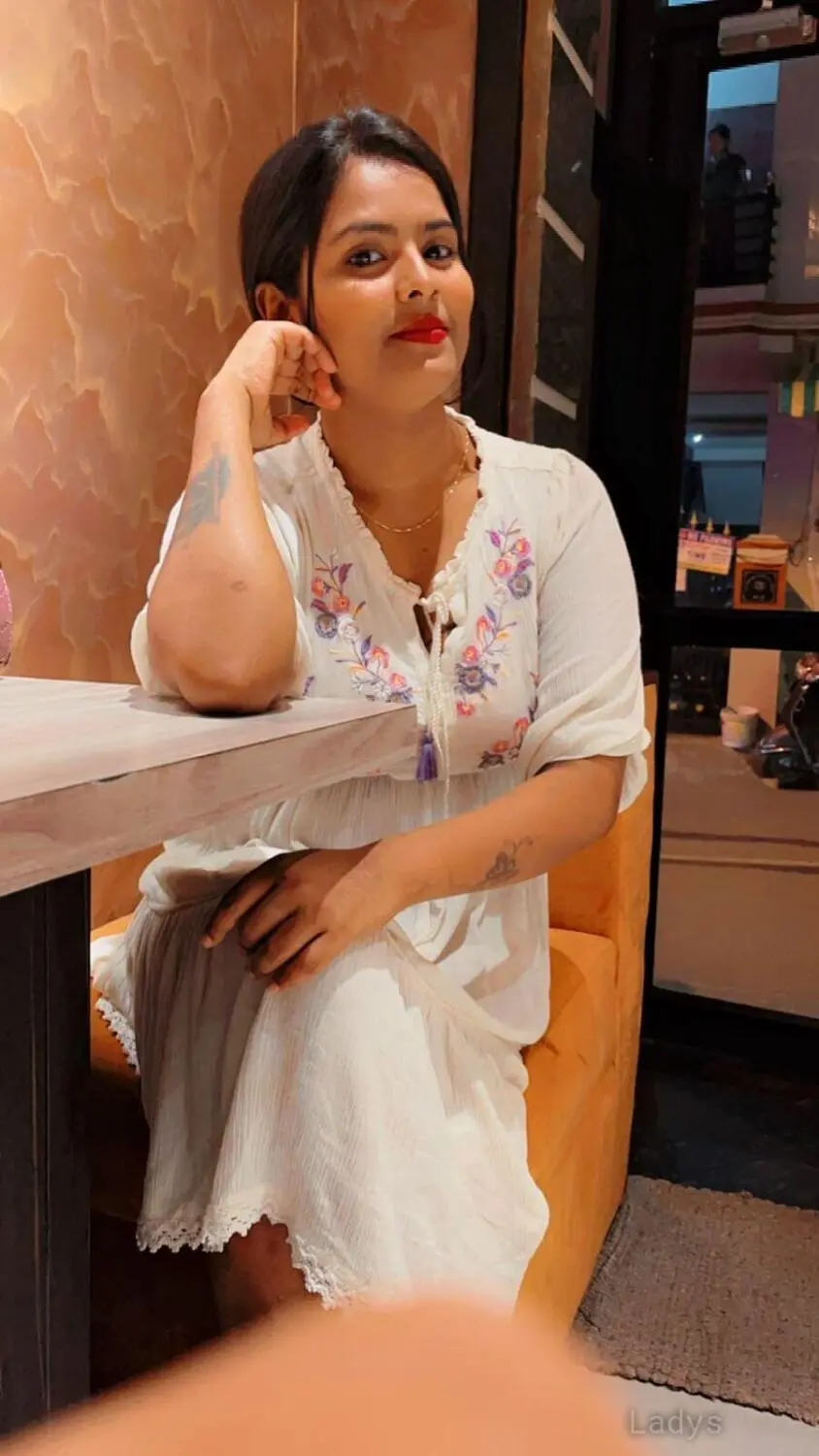 Divya, 22 years old Bangalore escort girl with big tits, height 160 sm, Weight kg