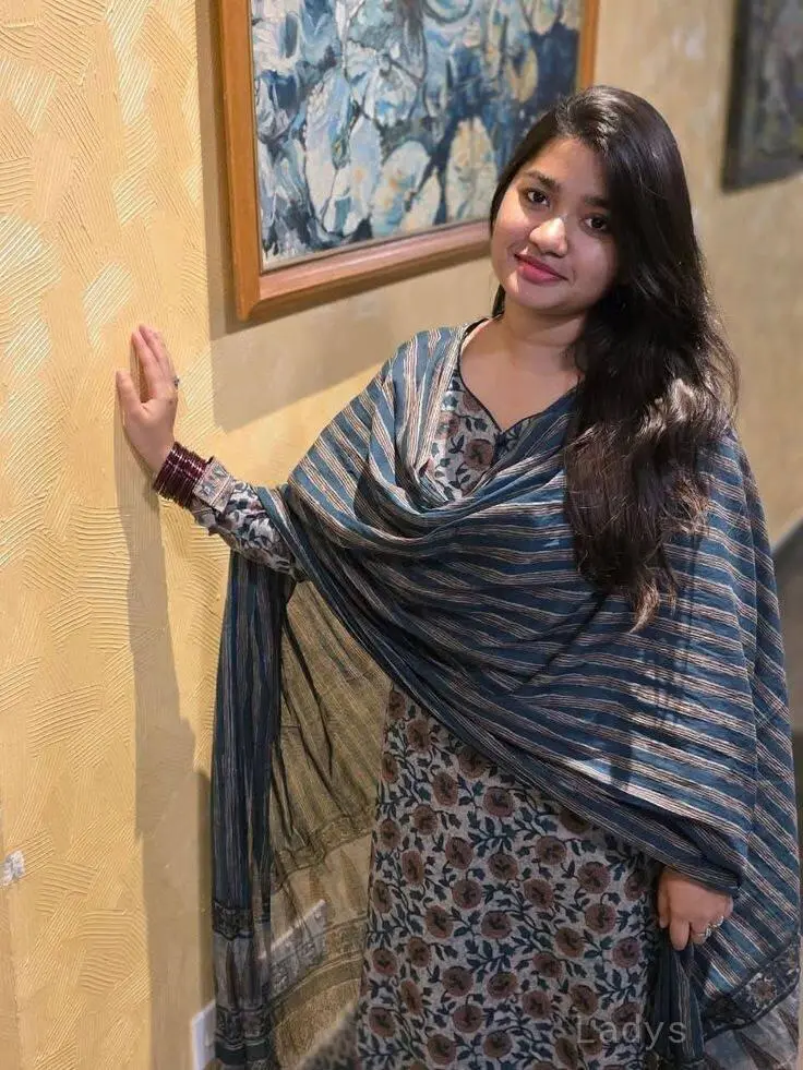 Khushi, 23 years old Bangalore escort girl with big tits, height 153 sm, Weight kg