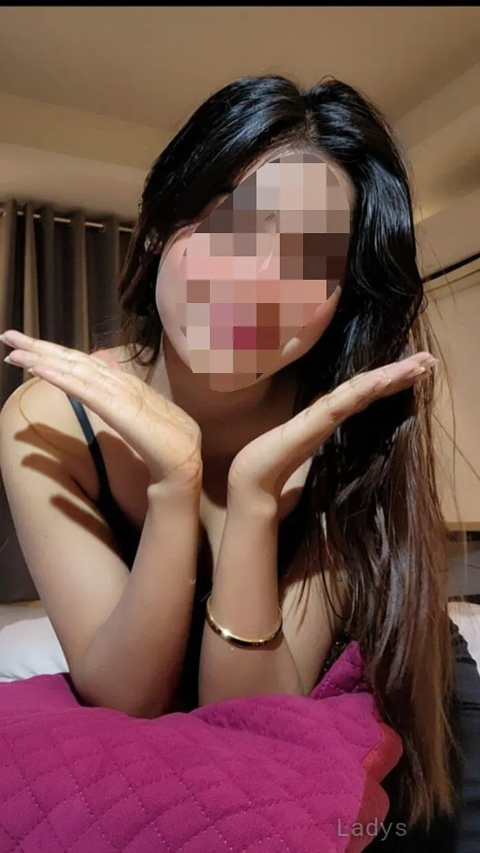 Lara, 22 years old Bangalore escort girl with big tits, height 154 sm, Weight kg