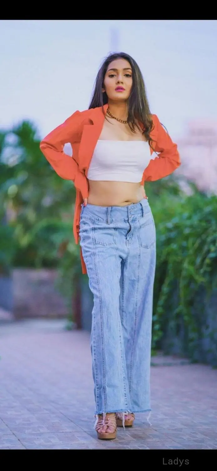 Nora, 21 years old Bangalore escort girl with big tits, height 154 sm, Weight  kg