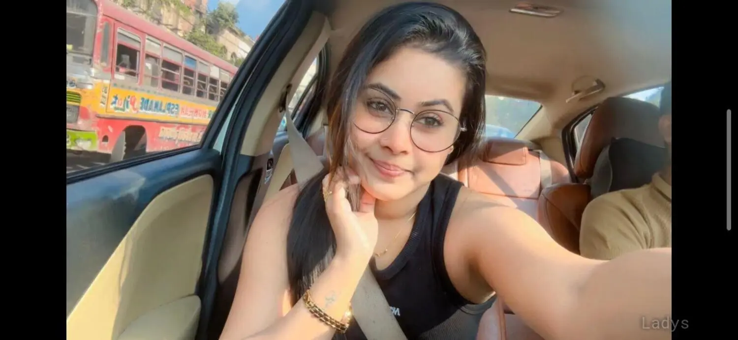 Piya, 21 years old Bangalore escort girl with big tits, height 153 sm, Weight  kg