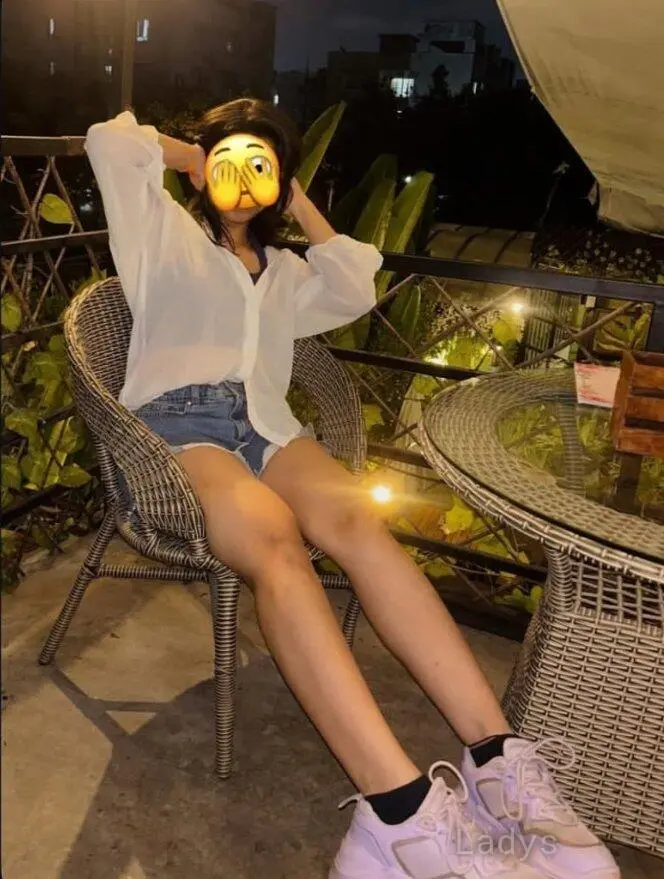 Roshni, 20 years old Bangalore escort girl with big tits, height 153 sm, Weight kg