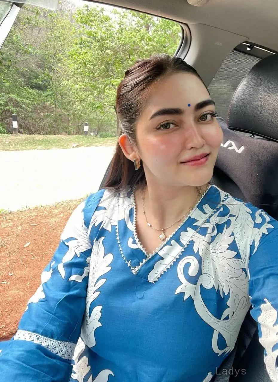 Shobha, 23 years old Bangalore escort girl with big tits, height 158 sm, Weight kg