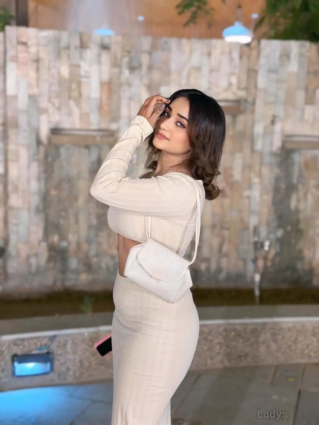 Shreya, 23 years old Bangalore escort girl with big tits, height 153 sm, Weight kg