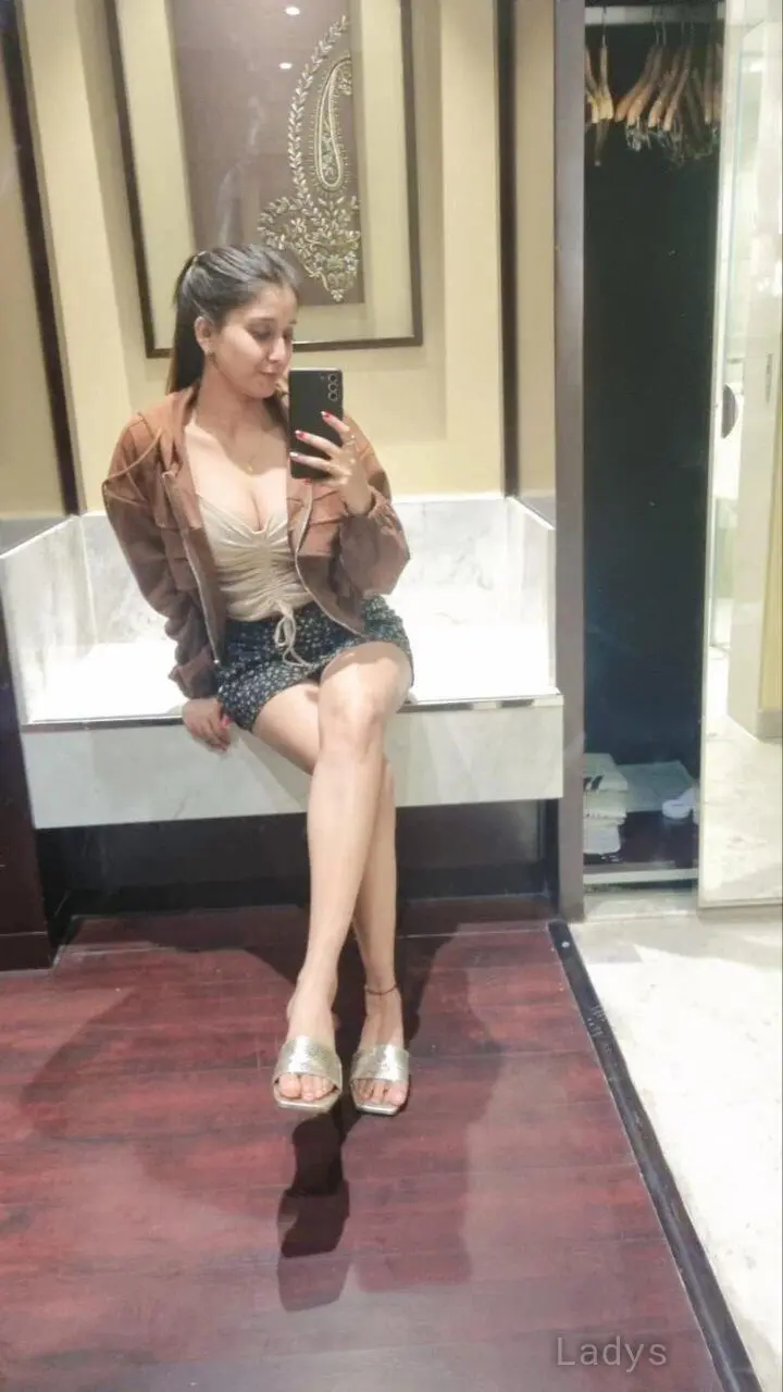 Shruti, 24 years old Bangalore escort girl with big tits, height 163 sm, Weight  kg