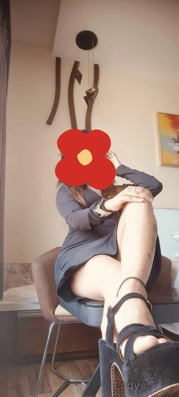 Simran, 21 years old Bangalore escort girl with big tits, height 154 sm, Weight  kg