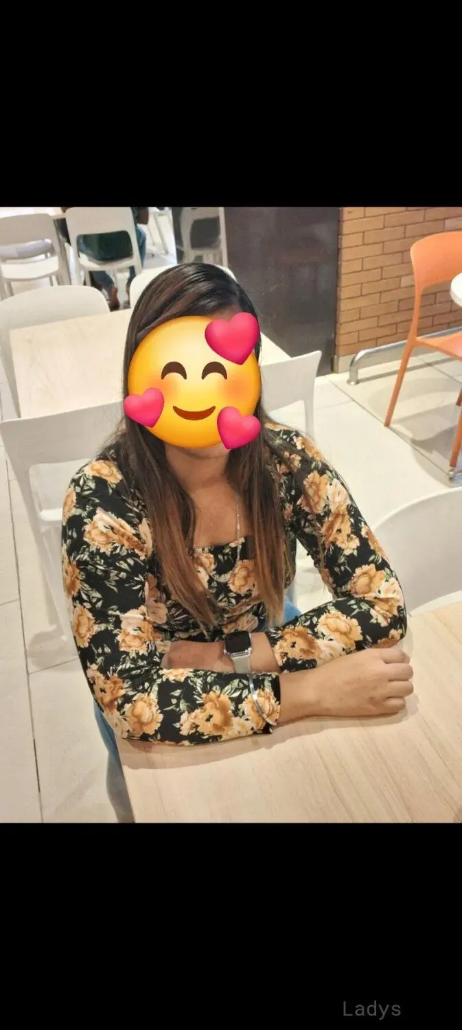 Sonia, 23 years old Bangalore escort girl with big tits, height 154 sm, Weight  kg