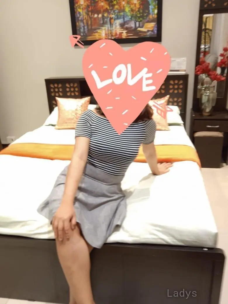 Danya, 25 years beautiful nude Bangalore escorts girl, height 158 sm, Weight kg