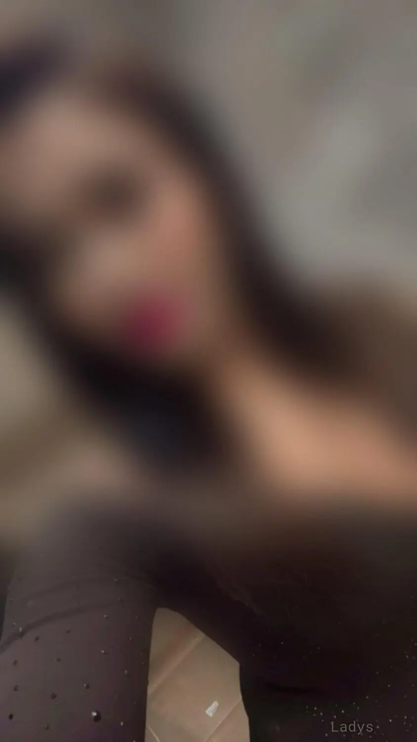 Ella, 22 years beautiful nude Bangalore escorts girl, height 162 sm, Weight  kg