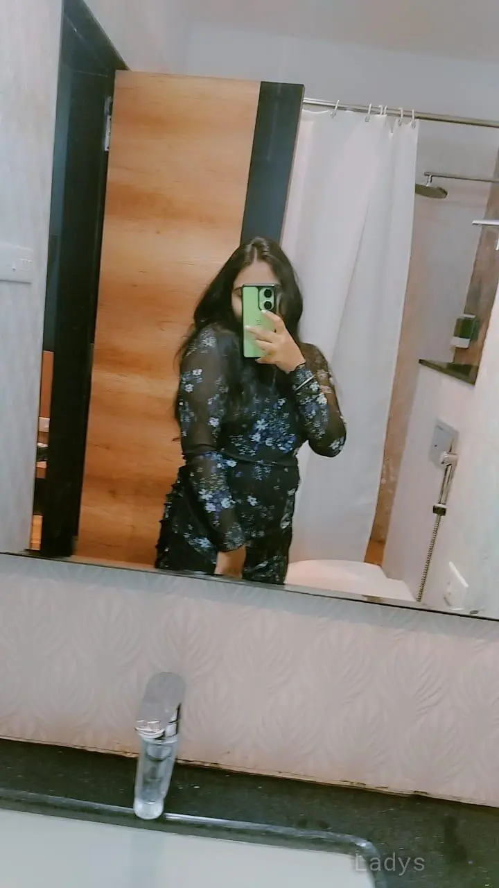 Kanika, 23 years beautiful nude Bangalore escorts girl, height 160 sm, Weight  kg