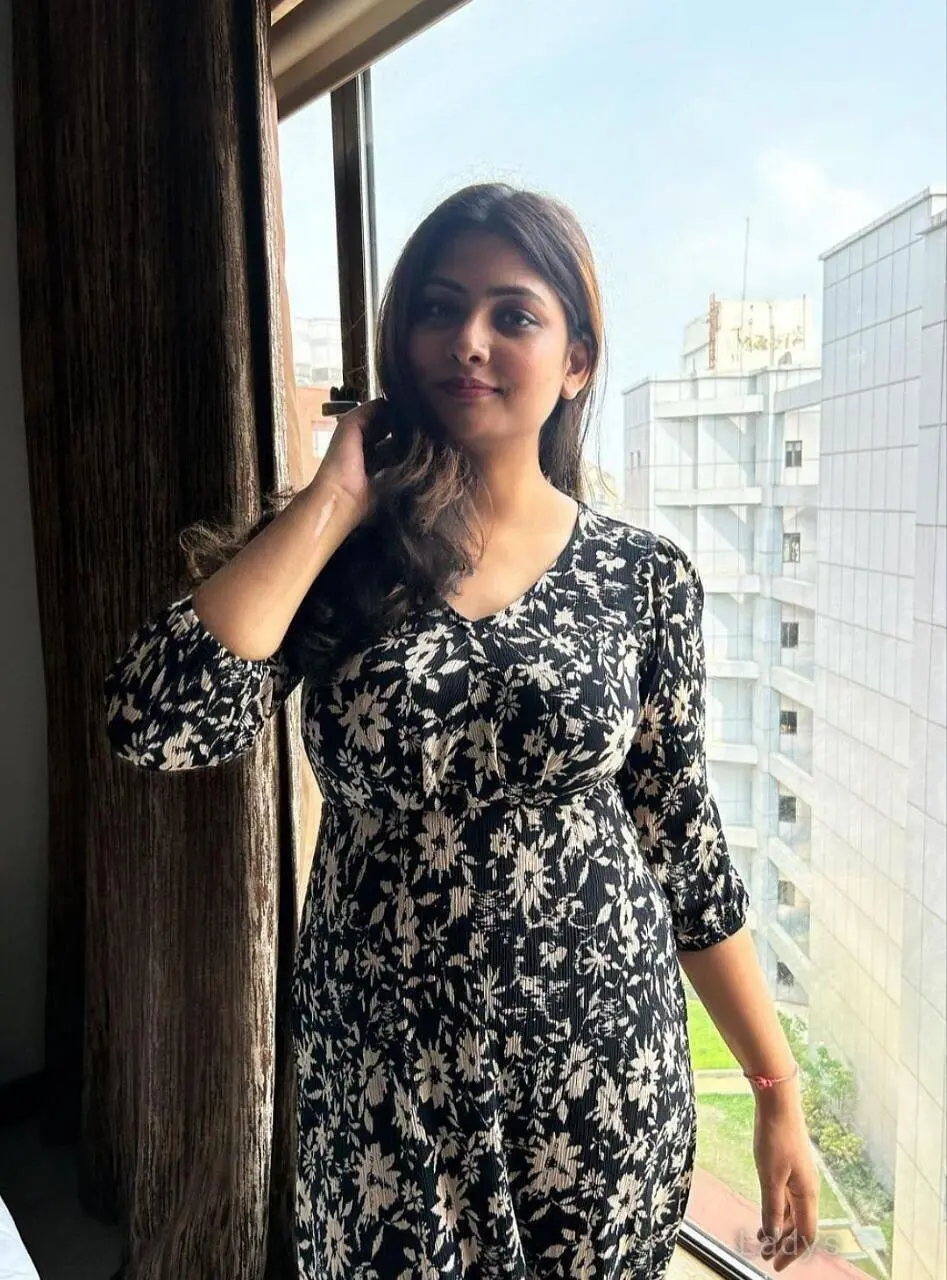 Kavya, 21 years beautiful nude Bangalore escorts girl, height 154 sm, Weight  kg