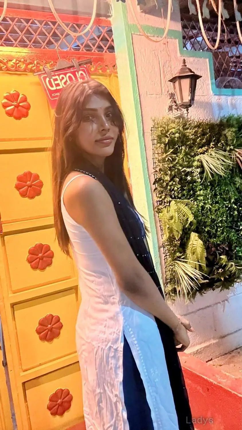 Kritika Krishnan Kormangala, 25 years beautiful nude Bangalore escorts girl, height 154 sm, Weight  kg