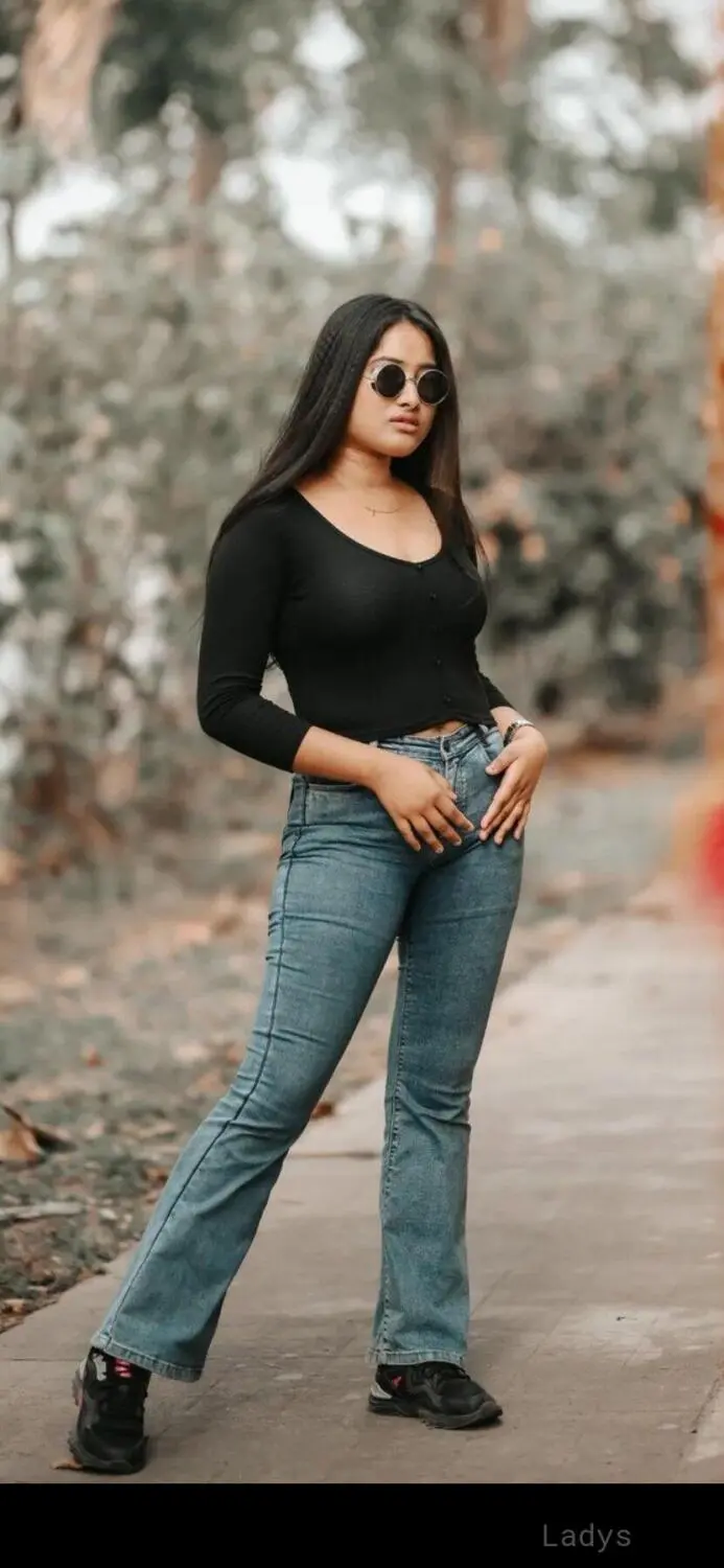 Lucy, 21 years beautiful nude Bangalore escorts girl, height 154 sm, Weight  kg