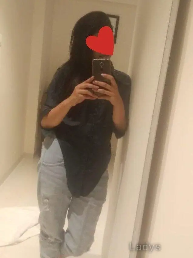 NIDHI, 24 years beautiful nude Bangalore escorts girl, height 170 sm, Weight kg