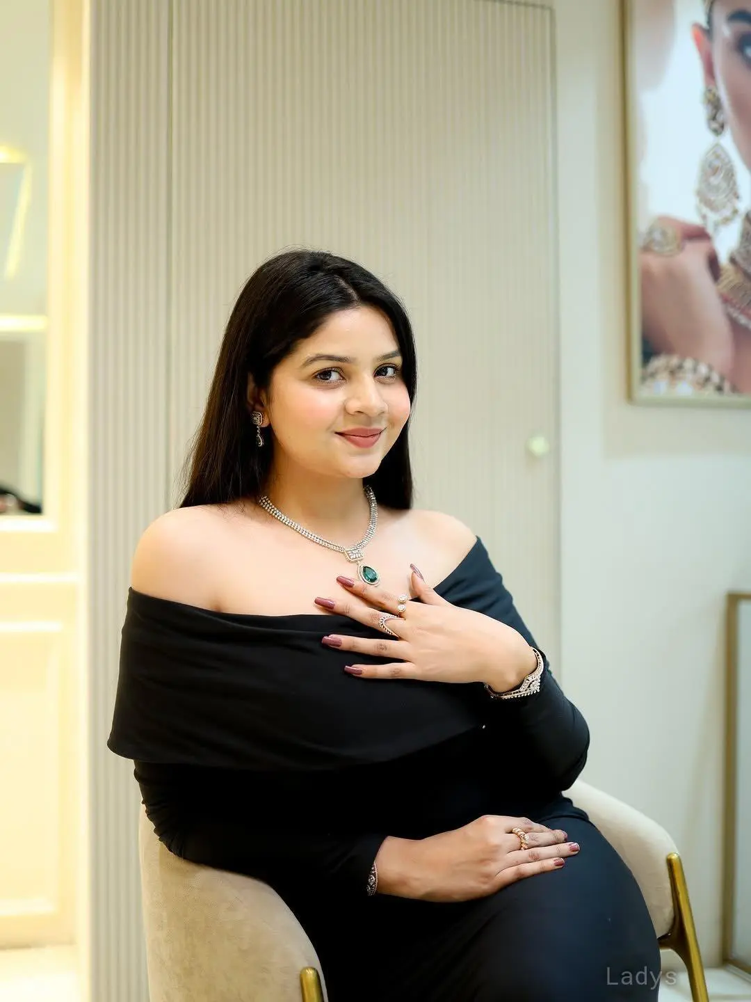 Ruhi, 23 years beautiful nude Bangalore escorts girl, height 154 sm, Weight  kg
