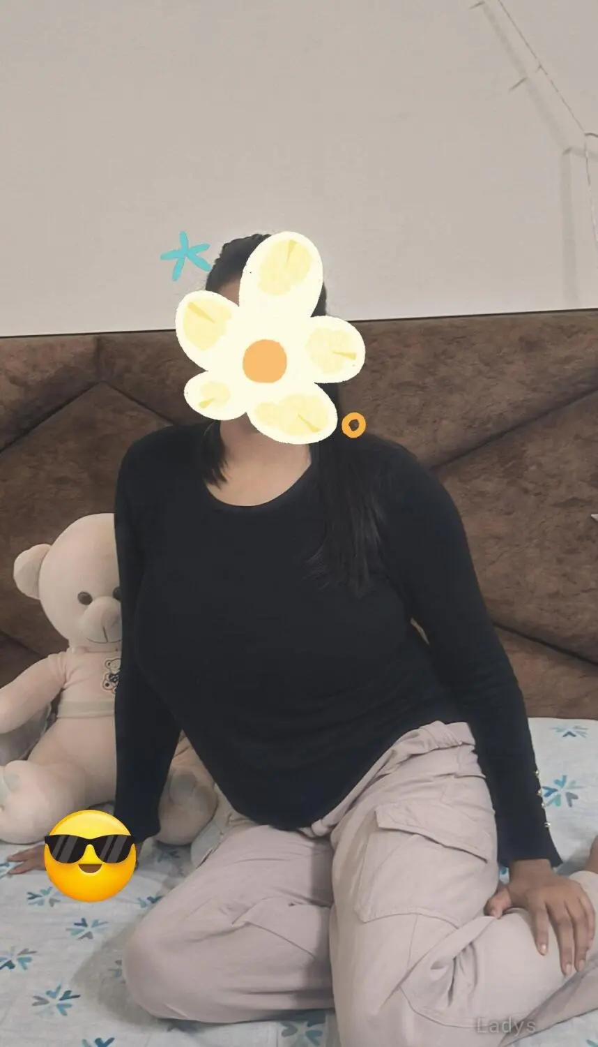 Sayali Sharma, 21 years beautiful nude Bangalore escorts girl, height 170 sm, Weight  kg
