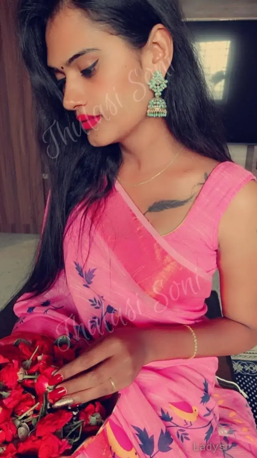 Soni, 25 years beautiful nude Bangalore escorts girl, height 171 sm, Weight 43 kg