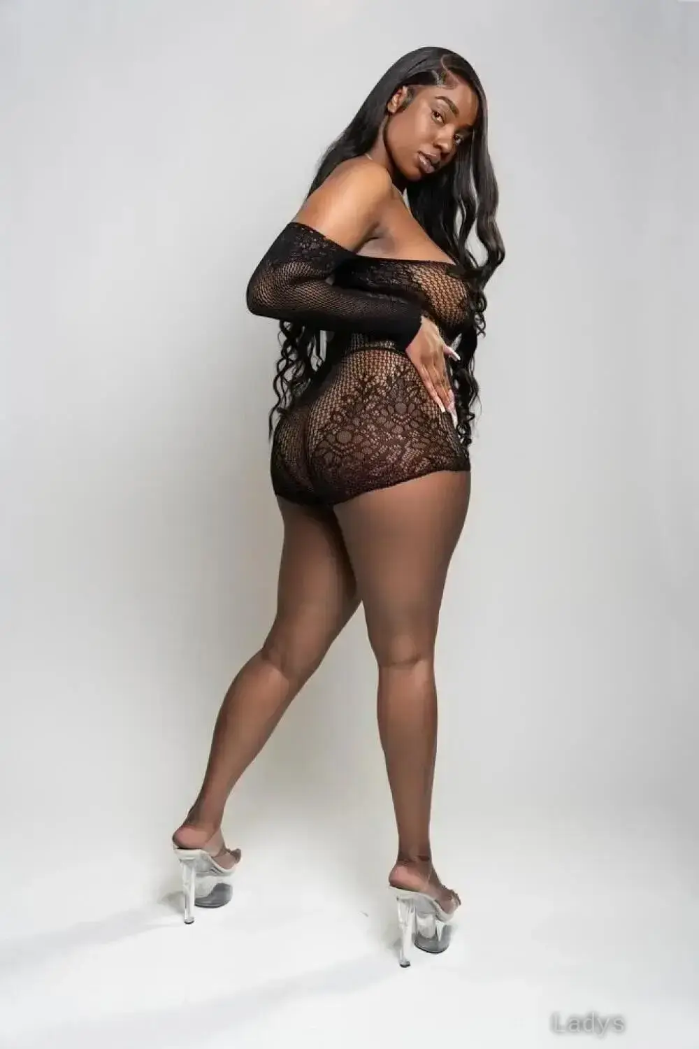 Winnie, 22 years beautiful nude Bangalore escorts girl, height 164 sm, Weight 55 kg