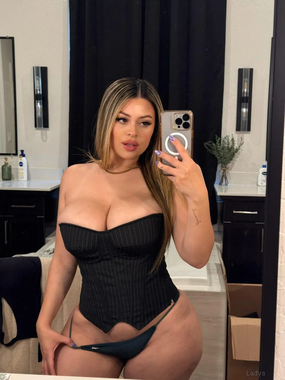 Milena, 26 years old Bangkok escort girl with big tits, height 169 sm, Weight 69 kg