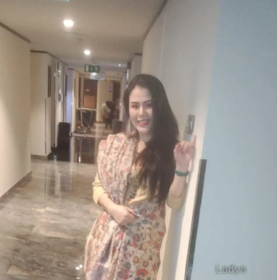 Pim, 32 years old Bangkok escort girl with big tits, height 153 sm, Weight  kg