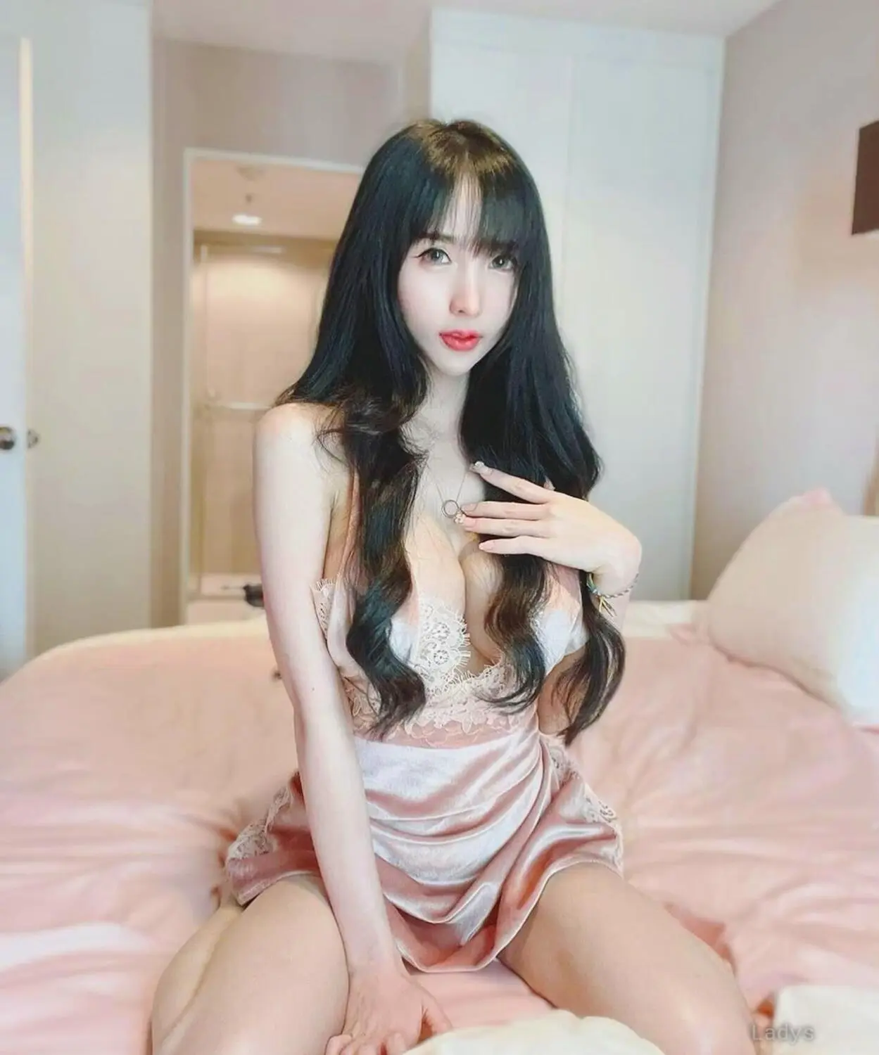 Aom_yumi, 28 years beautiful nude Bangkok escorts girl, height 162 sm, Weight 51 kg