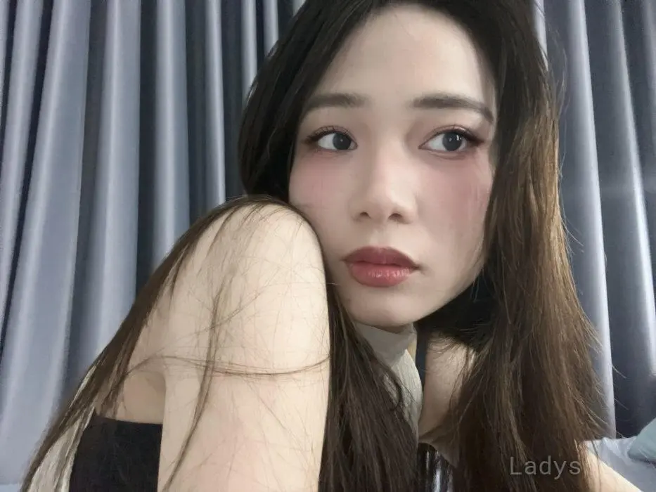 Lina, 18 years beautiful nude Bangkok escorts girl, height 158 sm, Weight 54 kg