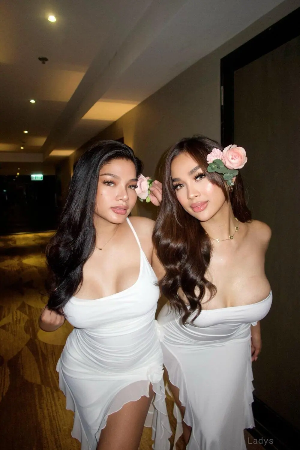 Mahi, 21 years beautiful nude Bangkok escorts girl, height 170 sm, Weight  kg