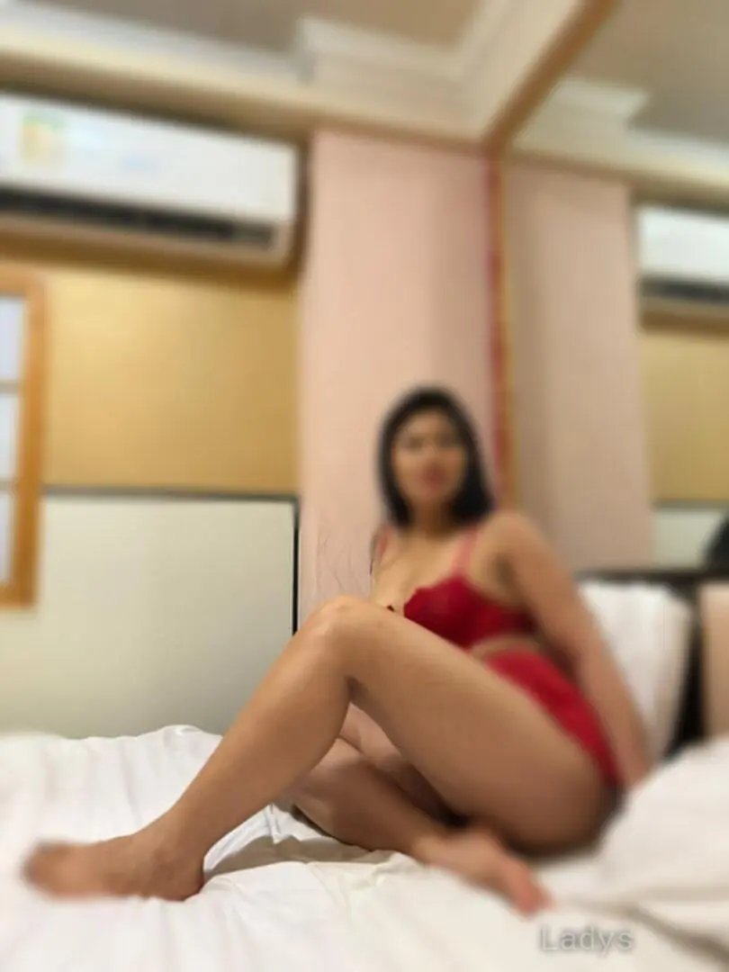 Mina, 35 years beautiful nude Bangkok escorts girl, height 152 sm, Weight kg