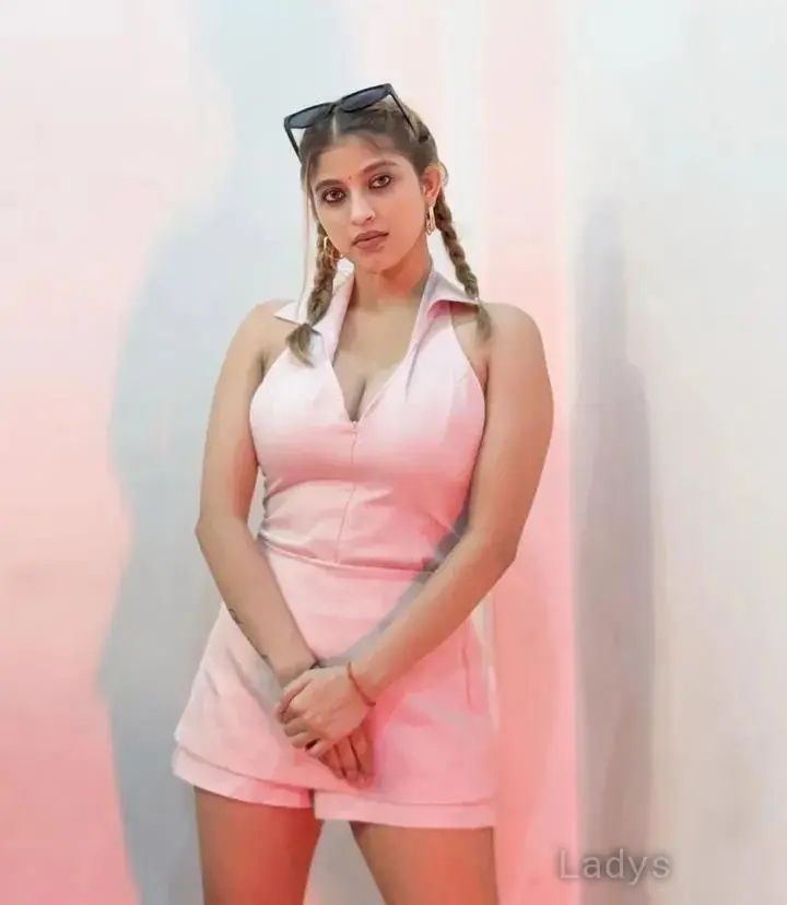 Priya, 22 years beautiful nude Bangkok escorts girl, height 165 sm, Weight  kg